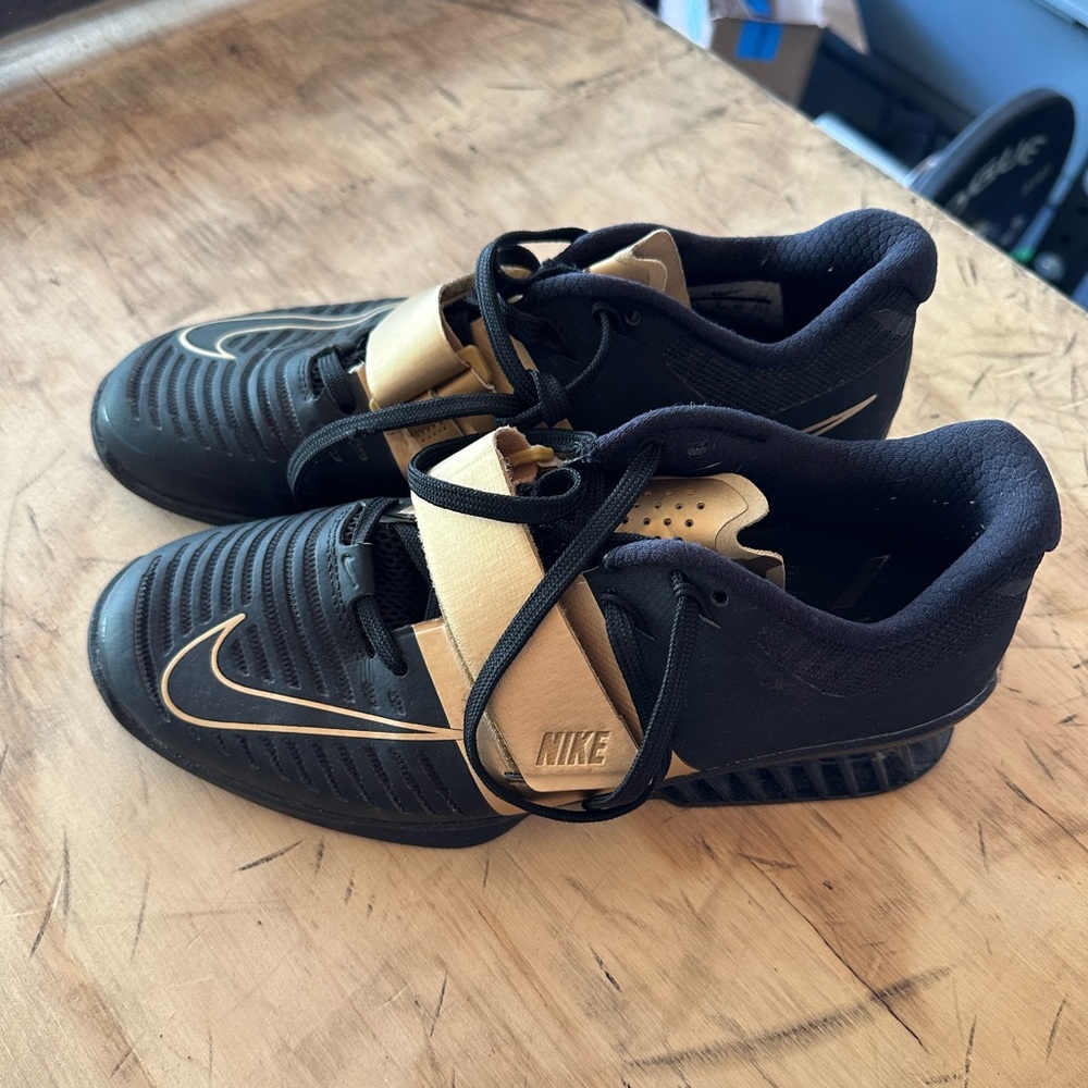 NIKE ROMALEOS 3